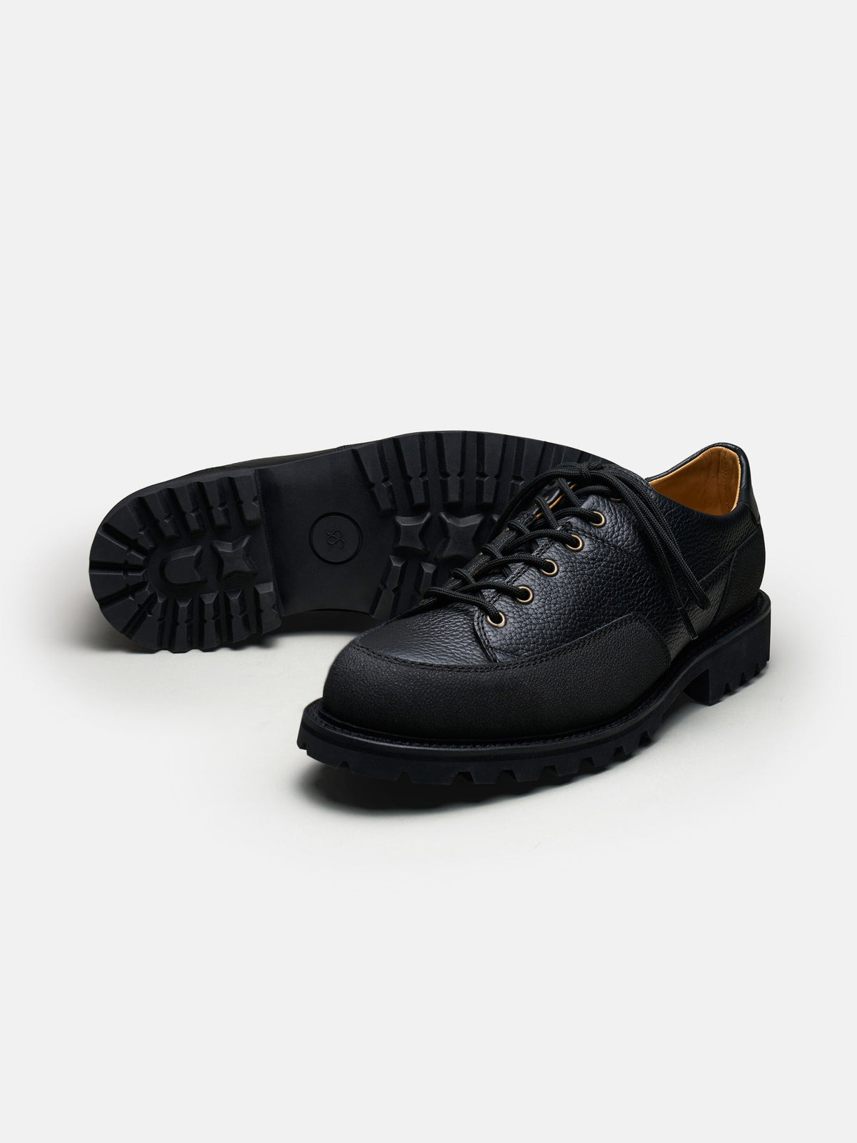 The Hybrid Hiker - Black Grain